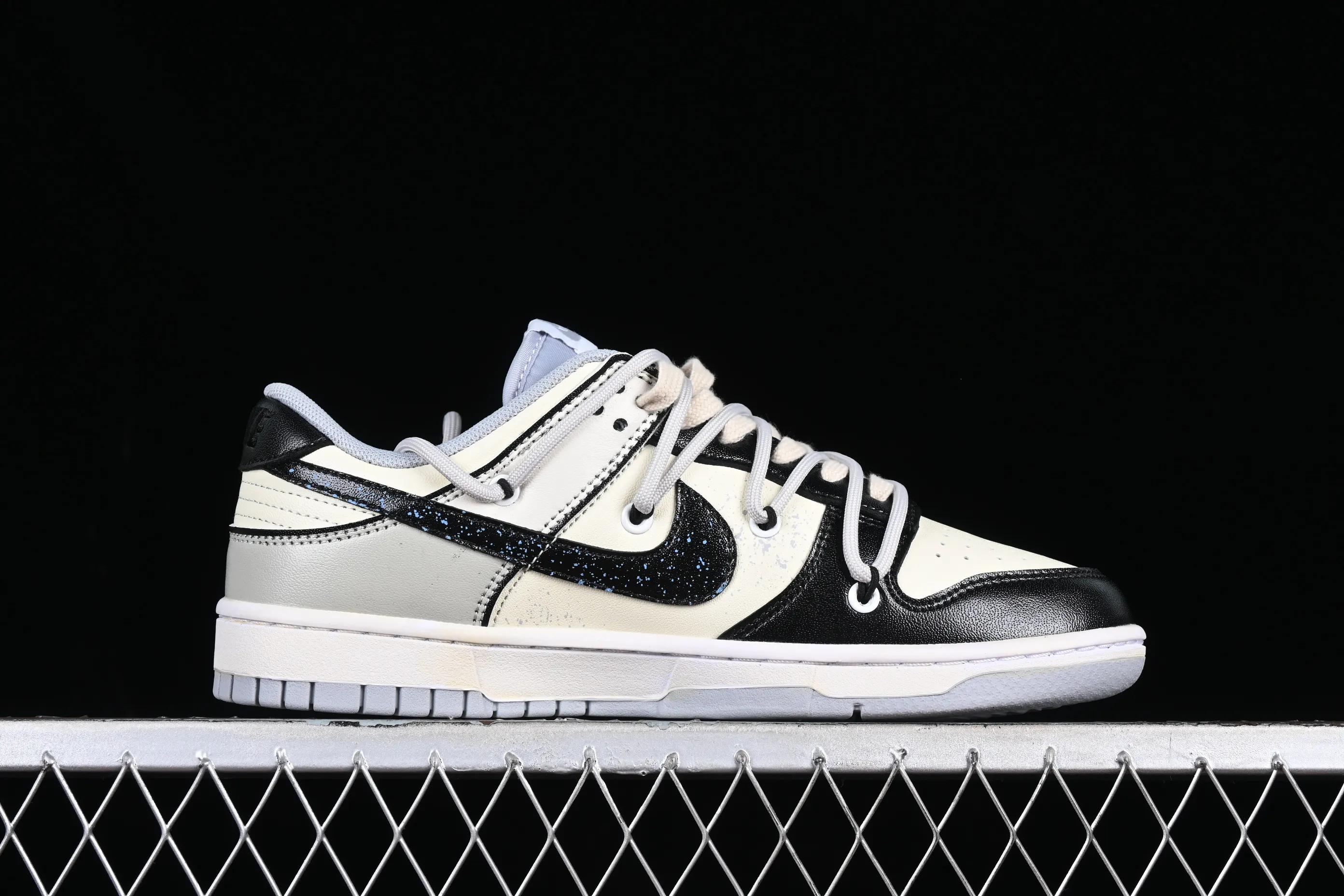 All Categories Nk SB Dunk Series Nk SB Dunk Low Low-top sneakers Customized large box Nk Dunk Low "Miami Hurricanes" Space Exploration Star Trek Customized version of deconstructed straps retro distressed low-top sneakers DJ6188-003